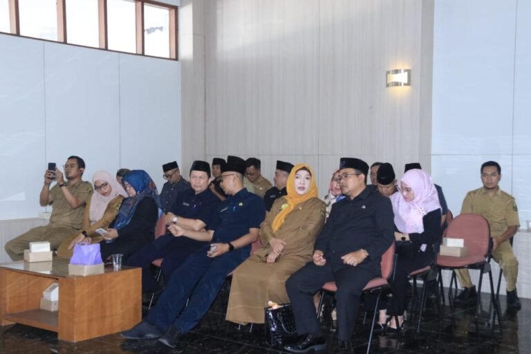 PARIPURNA, PENYAMPAIAN NOTA PENGANTAR BUPATI TENTANG RAPERDA RPJMD KAB SUKABUMI 2025-2045