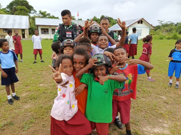 Fun Game, Cara Satgas Yonif 310/KK Hadirkan Keceriaan Anak-Anak Di Perbatasan