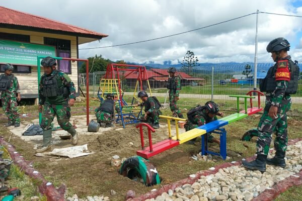 Taman Bermain Hasil Karya Prajurit 310 Untuk Anak-Anak Di Pedalaman Papua WhatsApp Image 2024 06 14 at 05.46.23
