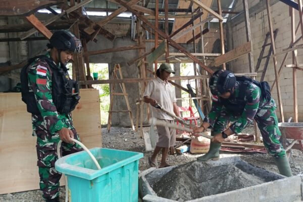 Manunggal Dengan Rakyat, Satgas Yonif 310/KK Bantu Percepatan Pembangunan Gereja WhatsApp Image 2024 06 22 at 08.44.25