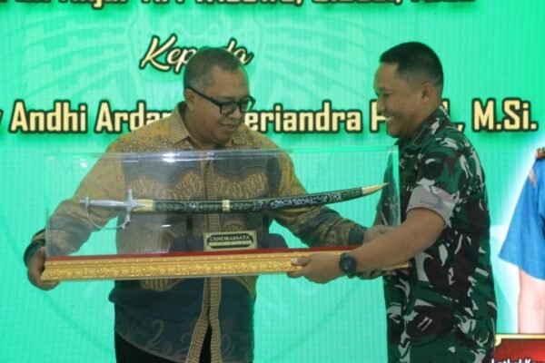 LEPAS SAMBUT DANDIM 0622, BUPATI SUKABUMI TEKANKAN KOLABORASI KUNCI PENTING PEMBANGUNAN DAERAH 450616456 866266002201906 1015771097697401552 n