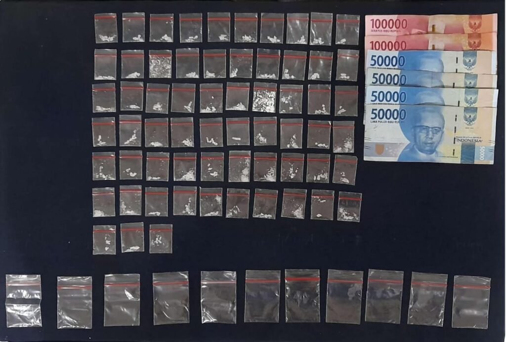 Polres Sumenep Ringkus Pengedar Narkoba Dan Berhasil Mengamankan BB 8,30 Gram Sabu 3 WhatsApp Image 2024 07 02 at 15.23.53 1