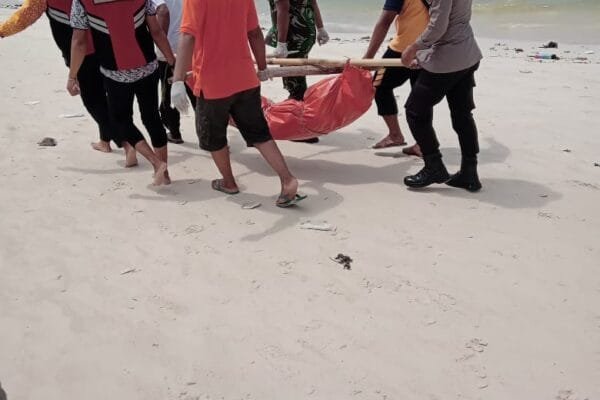 Mayat Yang Ditemukan Di Tepi Pantai Desa Sukajeruk Kec. Masalembu Kab. Sumenep Adalah Warga Bangkalan WhatsApp Image 2024 12 27 at 21.01.51