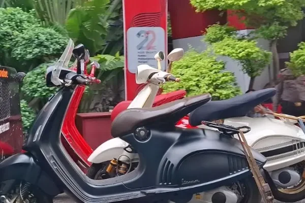 KPK Geledah Rumah Eks Dirut BUMN, Sita Vespa Senilai Rp 1,5 Miliar Terkait Kasus Korupsi LPEI 20250109 163608 a2a7022489