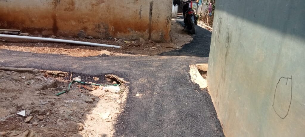 Pemdes Bantargadung Laksanakan Pengaspalan Lapangan di Kampung Darussalam untuk Peningkatan Infrastruktur 2 WhatsApp Image 2025 01 22 at 09.16.17 1