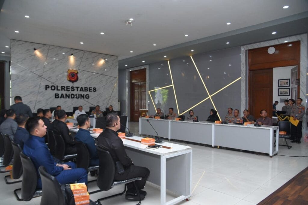 Kapolrestabes Bandung Terima Kunjungan Serdik Sespimmen Angkatan 65 Dalam Pembukaan Management Training Course Level III. 8 7c3b1cdf 7d4d 48ee 94e7 a9a8f2278ddd