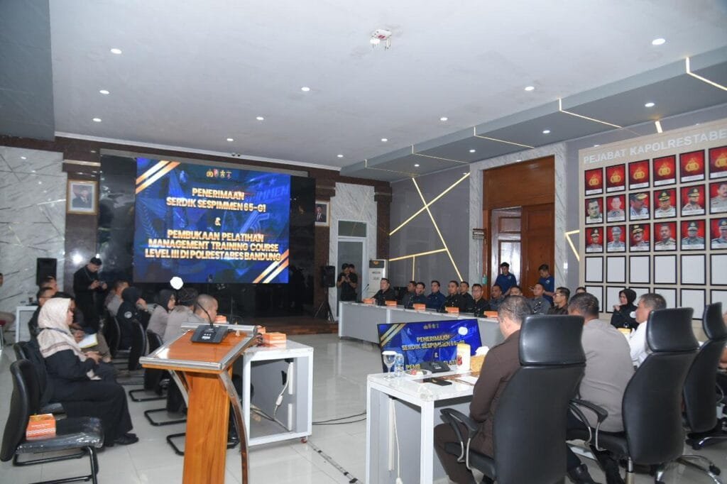 Kapolrestabes Bandung Terima Kunjungan Serdik Sespimmen Angkatan 65 Dalam Pembukaan Management Training Course Level III. 9 8912decd 1b8b 493e 819c cb82bee883b4