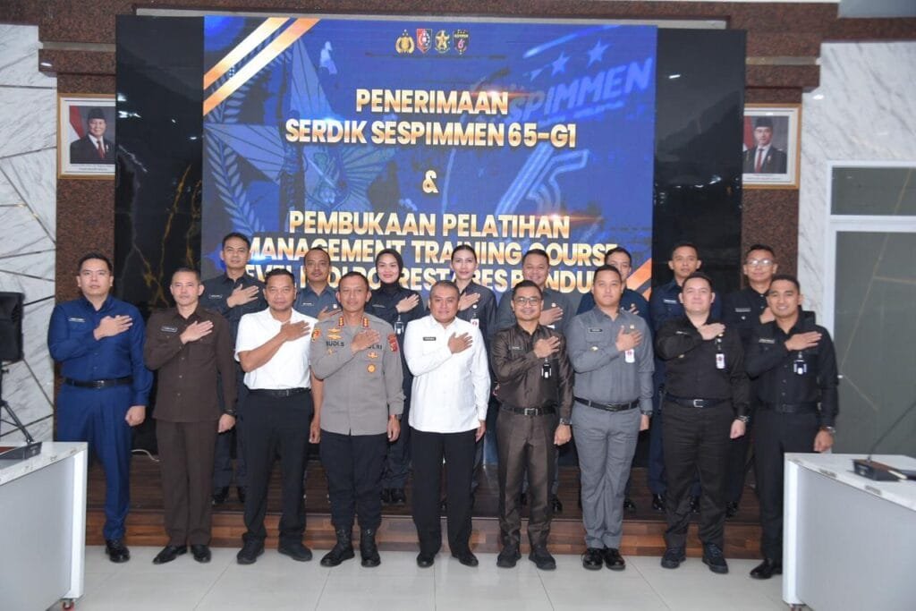 Kapolrestabes Bandung Terima Kunjungan Serdik Sespimmen Angkatan 65 Dalam Pembukaan Management Training Course Level III. 5 WhatsApp Image 2025 02 20 at 21.08.52 1