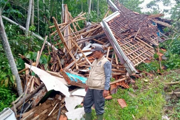 Korban Longsor Desa Neglasari Harapkan Perhatian Pemerintah untuk Hunian Tetap a6922ef5 08b4 439f 826f 8d1f11b88a2d