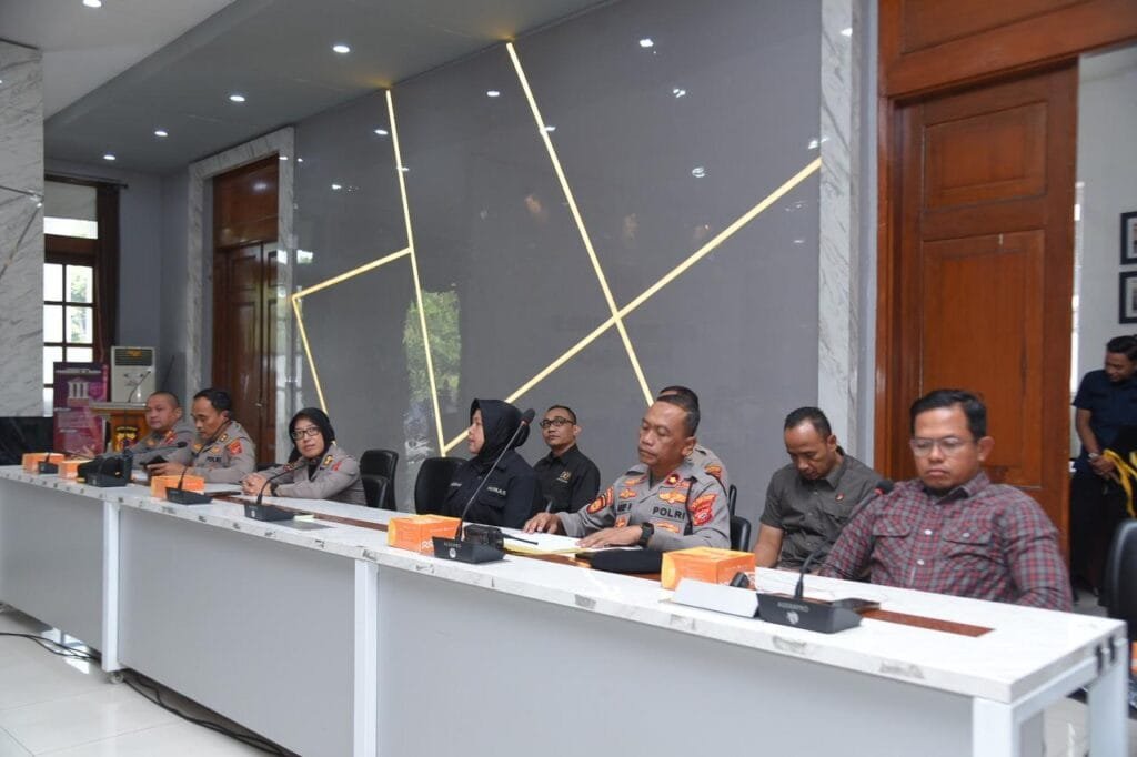 Kapolrestabes Bandung Terima Kunjungan Serdik Sespimmen Angkatan 65 Dalam Pembukaan Management Training Course Level III. 4 d72d831e d701 49f8 906f 346804acd13b
