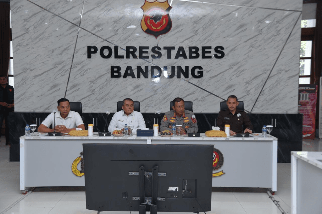 Kapolrestabes Bandung Terima Kunjungan Serdik Sespimmen Angkatan 65 Dalam Pembukaan Management Training Course Level III. 2 image 17