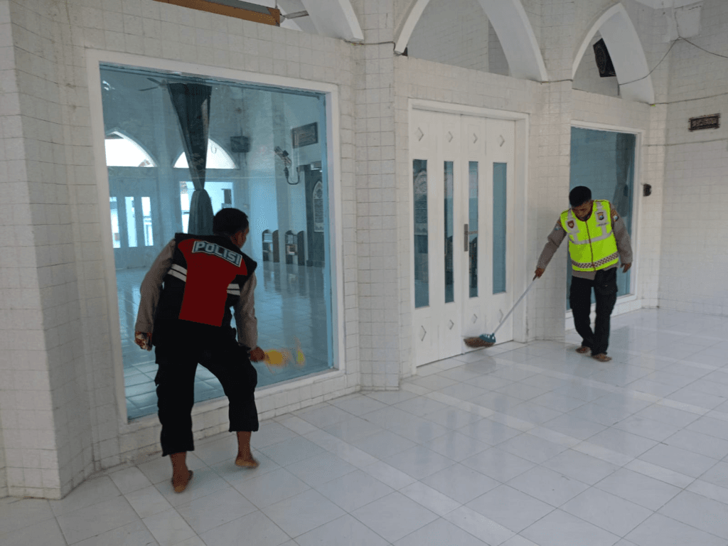 Sambut Bulan Suci Ramadan, Polres Sumenep Gelar Bakti Sosial Di Masjid 2 image 29
