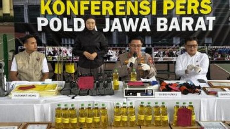 polisi konferensi pers