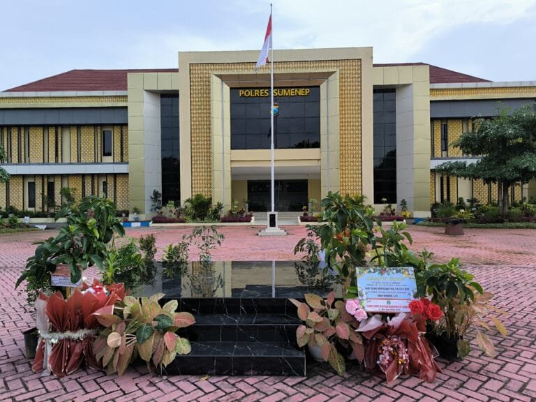 Wujud Dukungan Ketahanan Pangan Nasional, Ucapan Sertijab Kapolres Sumenep Dituangkan dalam Bentuk Tabulampot