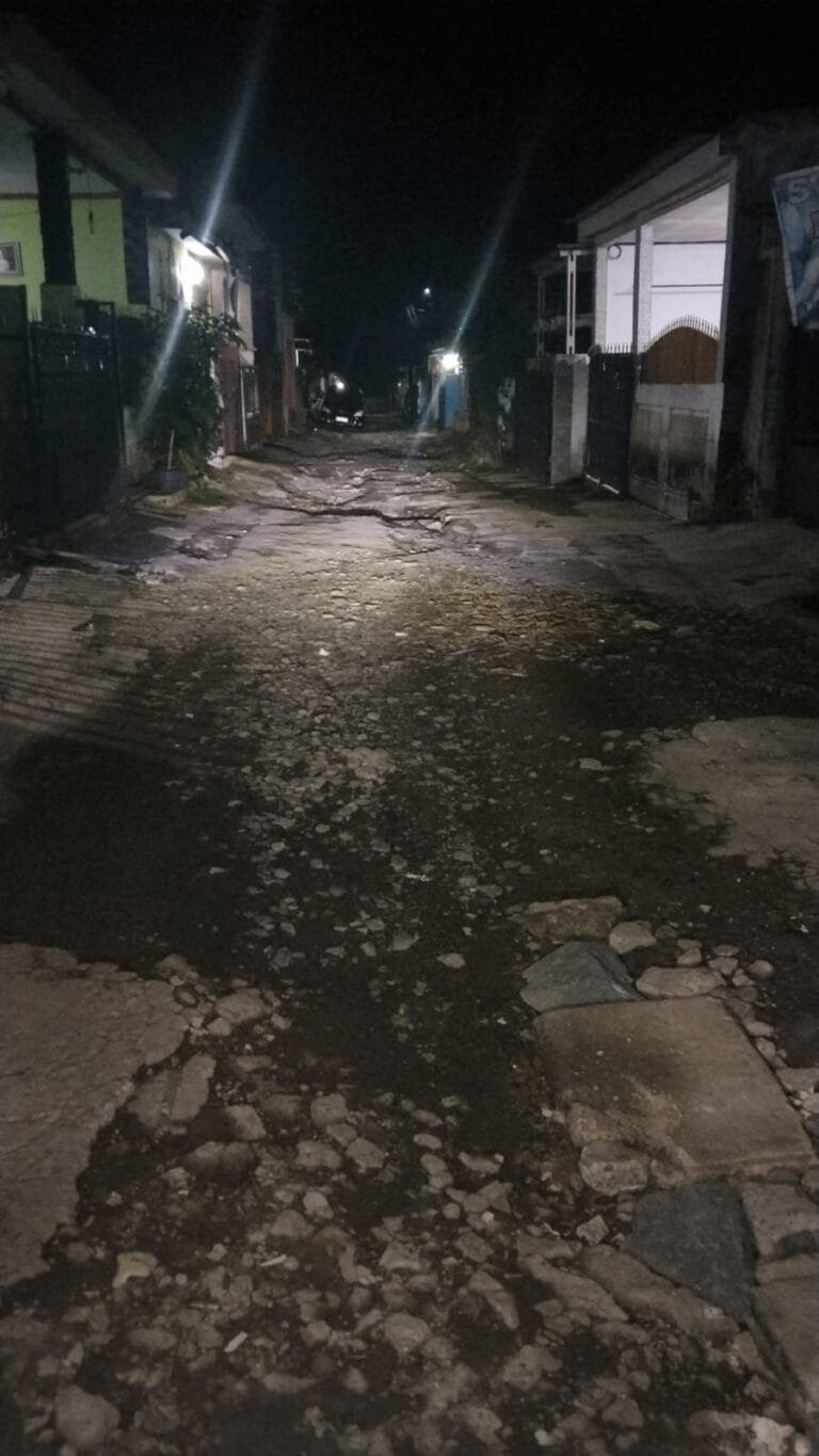 Jalan Pangaritan di Kelurahan Sindangpalay Butuh Perhatian Serius, Warga Harap Segera Diperbaiki