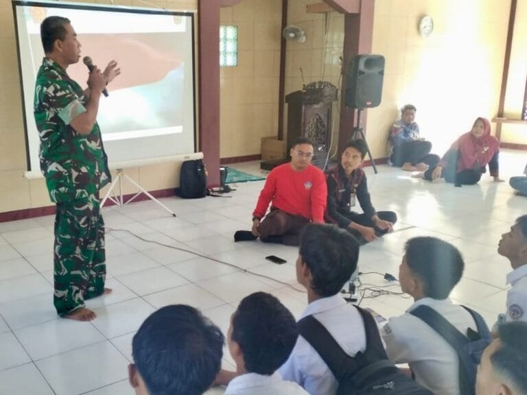Danramil Nogosari Sosialisasikan Rekrutmen TNI AD ke Pelajar SMAN 1