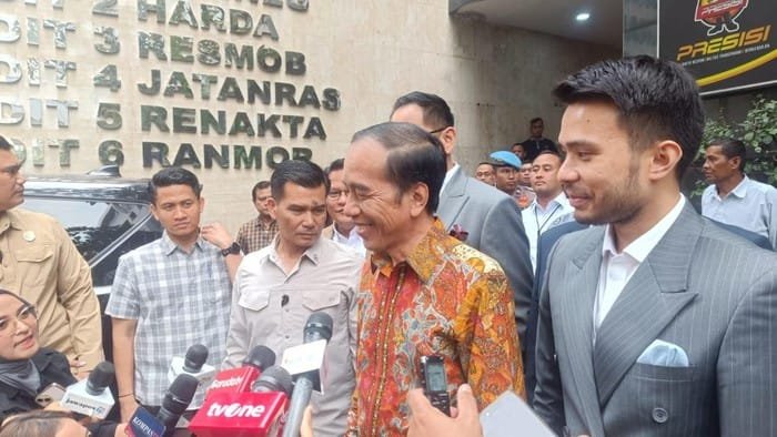 jokowi kemeja batik cokelat rizkydetikcom 1745991430766 169