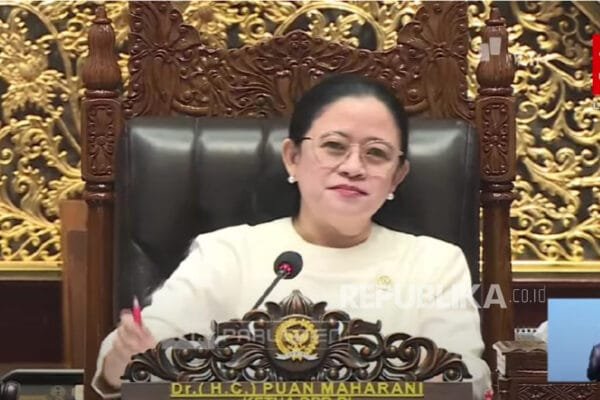 ketua dpr puan maharani memimpin pengesahaan ruu tni di 250320105802 658
