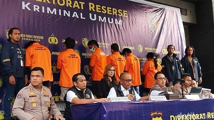 konferensi pers kasus mobil polisi dibakar massa di depok kurniawan fadilahdetikcom 1745231857877 169