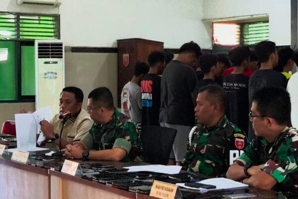 TNI Bongkar Sindikat Penipuan Online “Passobis” di Sulsel, 40 Pelaku Diamankan Termasuk Bocah 15 Tahun tni EhOD large