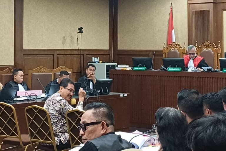 Gratifikasi Jadi Sumber Kejahatan Korupsi: Guru Besar Unsoed Disorot saat Dicecar Arteria Dahlan di Sidang Suap Kasus Ronald Tannur