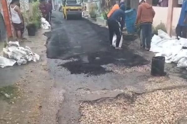 Berkat Desakan Para Ketua RT Akhirnya Jalan Poros Desa Kalianget timur di Perbaiki. WhatsApp Image 2025 05 27 at 08.26.18 9a04a626