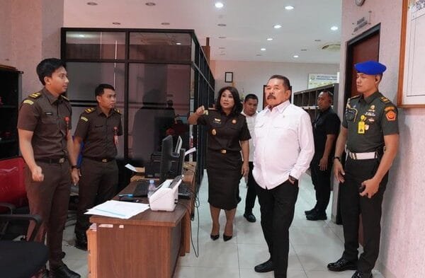 Jaksa Agung Soroti Empat Aspek Penting Saat Sidak ke Kejari Jaksel-Tangsel jaksa agung st burhanuddin sidak ke sejumlah kejari di jabodetabek 1748260070679 169