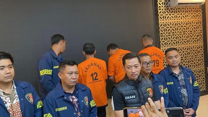 ketua kadin cilegon ditetapkan sebagai tersangka dan ditahan terkait kasus minta jatah proyek rp 5 triliun tanpa lelang dok po 1747414116656 169