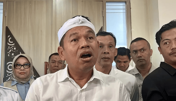 Kebijakan Masuk Sekolah Jam 06.00 Dedi Mulyadi Dihujani Kritik Emak-emak: “Pak, Kami Juga Butuh Tidur!” Screenshot 2025 06 04 005441