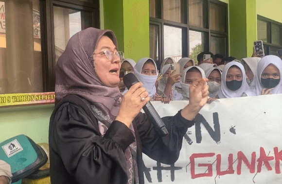 Usai Didemo Ratusan Siswa, Gubernur Jabar Dedi Mulyadi Nonaktifkan Kepsek SMAN 9 Tambun Selatan Screenshot 2025 06 06 091933