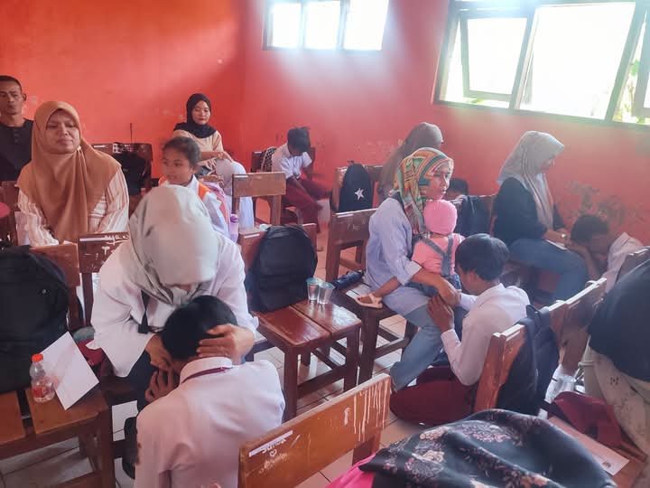Suasana Haru Warnai Momen Kelulusan Siswa Kelas 6 SDN 2 Purabaya 2 WhatsApp Image 2025 06 02 at 15.08.52 13e32a88 1