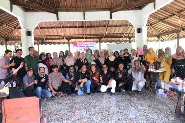 Reuni Momen Indah Temu Kangen di Cafe TANIAN Bersama Taman Dewasa Kalianget Angkatan 84. WhatsApp Image 2025 06 08 at 18.29.28 0c63d4f4
