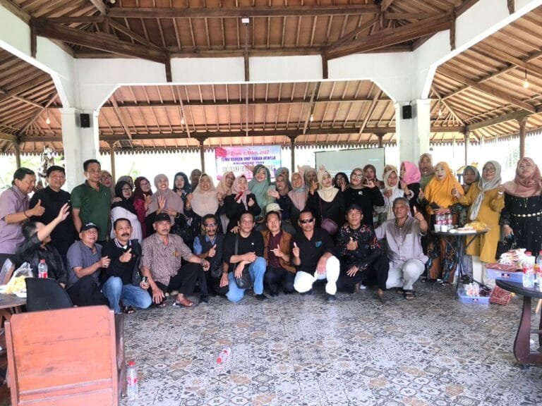 Reuni Momen Indah Temu Kangen di Cafe TANIAN Bersama Taman Dewasa Kalianget Angkatan 84.