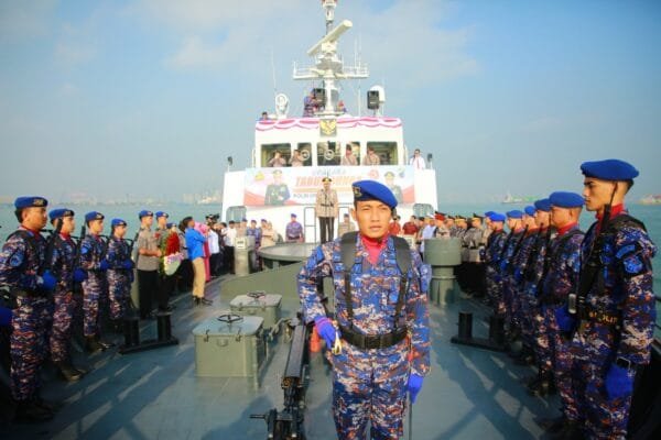 Direktorat Kepolisian Perairan dan Udara (Ditpolairut)Gelar Tabur Bunga di Perairan Suramadu WhatsApp Image 2025 06 23 at 14.34.12 8c7a0d2e