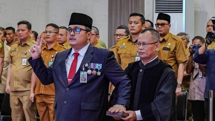 topan ginting saat diambil sumpah jabatan sebagai pj sekda kota medan dok diskominfo medan 169