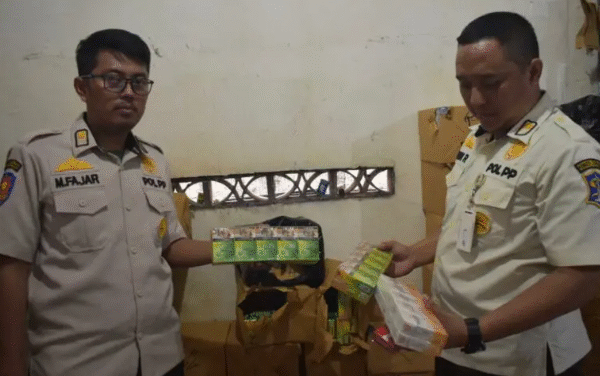 Dalam Sehari, 500 Ribu Batang Rokok Ilegal Disita di Surabaya — Kerugian Negara Capai Ratusan Juta Screenshot 2025 07 31 125926