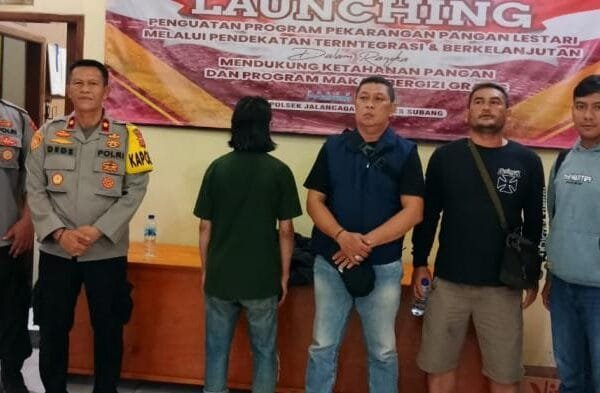 Pelaku Pungli Dana Kompensasi Pedagang Nanas di Jalancagak Ditangkap, Dedi Mulyadi Apresiasi Polres Subang Terduga pelaku pungli berinisial MH saat diamankan