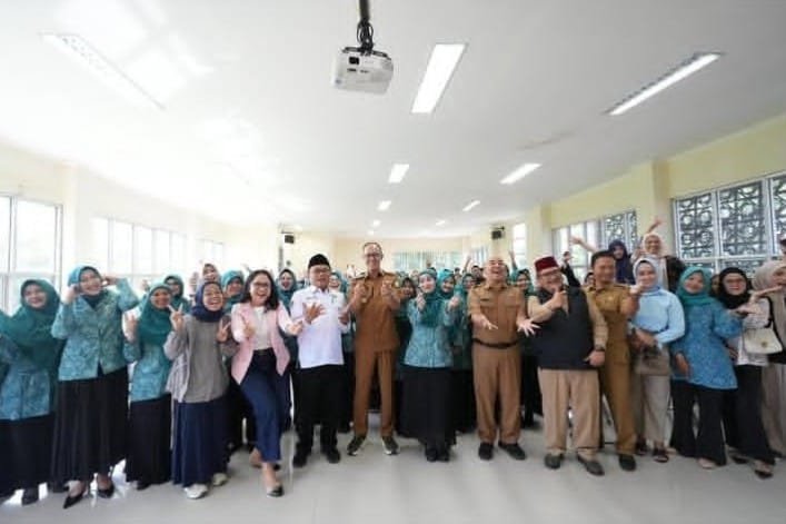 Sukabumi Gelar Pelatihan "Perempuan Berdaya AI", Dorong Adaptasi Teknologi untuk Masa Depan 2 WhatsApp Image 2025 07 07 at 18.32.28 8b5dacf8