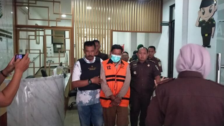 Tersandung Korupsi Sampah, Kadis DLH Sukabumi Dijemput Paksa dan Ditahan