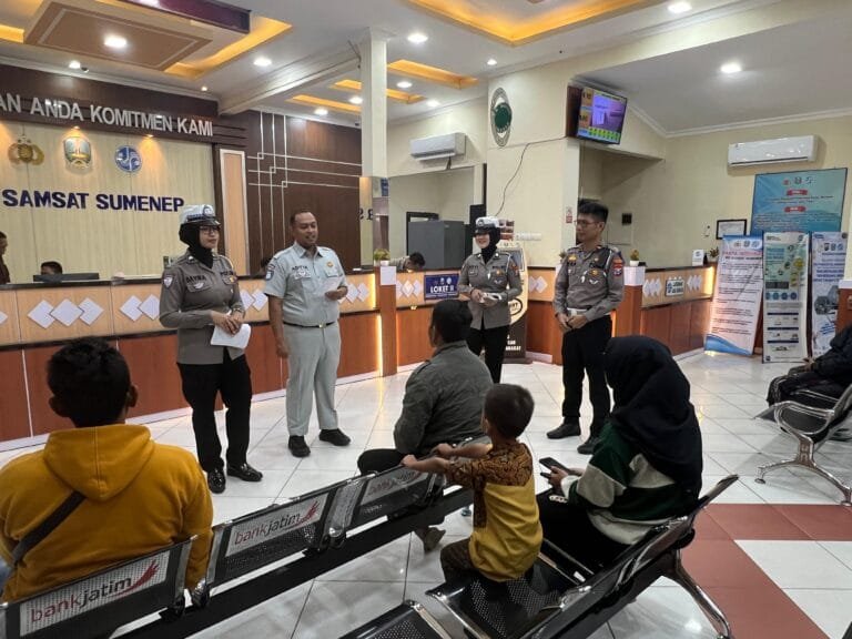 Lewat Samsat, Kasat Lantas Polres Sumenep Bangkitkan Kesadaran Warga soal Bahaya Laka Lantas
