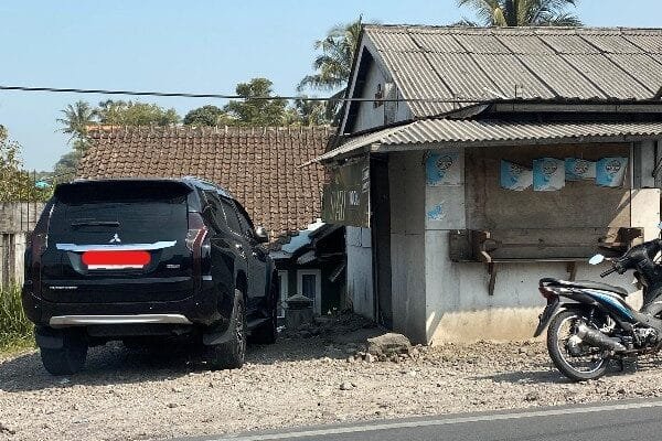 Diduga Edarkan Obat Terlarang, Warga Kampung Pulo Air Minta Tindakan Tegas dari Aparat WhatsApp Image 2025 07 24 at 10.17.37 e06e7160