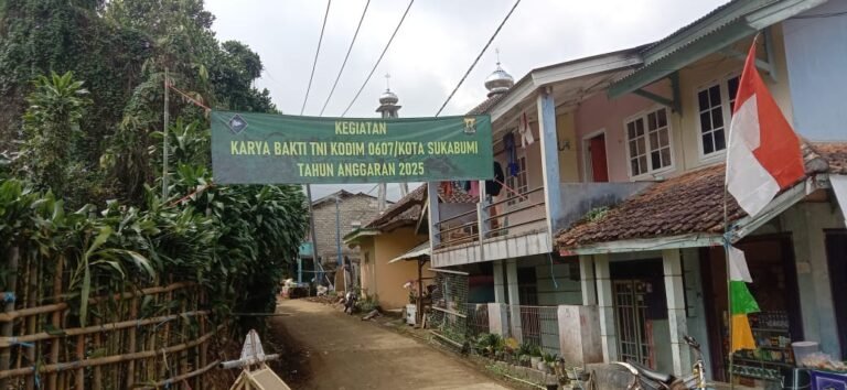 Gotong Royong Bangun Akses Pertanian, Karya Bhakti TNI dan Pemkab Sukabumi Cor Jalan 600 Meter di Sudajaya Girang