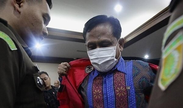 Tuntut 7 Tahun Penjara, Jaksa: Mantan Ketua PN Surabaya Terima Gratifikasi Rp 21,9 Miliar eks ketua pn surabaya didakwa terima suap miliaran dari pihak ronald tannur 1747635261911 169