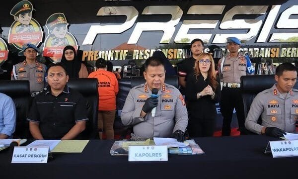 Puluhan Korban Tertipu Kontrakan Fiktif di Bekasi, Kerugian Capai Rp 4,1 Miliar polisi tangkap dua wanita penipu penjualan kontrakan fiktif di bekasi polisi mengungkap awal mula kasus yang merugikan korban 1753434434452 169