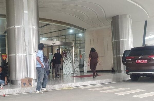suasana gedung kejagung saat ibrahim tiba usai dijemput paksa rumondangdetikcom 1752567325717 169