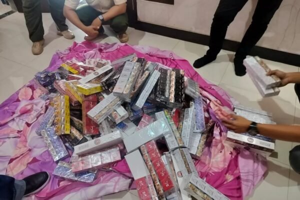 Satpol PP Jombang dan Bea Cukai Kediri Sita 25 Ribu Batang Rokok Ilegal di Dua Lokasi yan rokok ilegal 2 262394242611