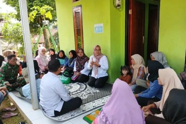 Sapa Warga Perbatasan, Camat Purabaya Pimpin Langsung Kegiatan “Sabaraya” di Desa Pagelaran WhatsApp Image 2025 08 28 at 17.39.07 0289a1a1