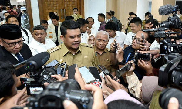 Hakim Minta Jaksa KPK Hadirkan Gubernur Bobby Nasution di Sidang Korupsi Proyek Jalan PUPR Sumut Screenshot 2025 09 25 064011