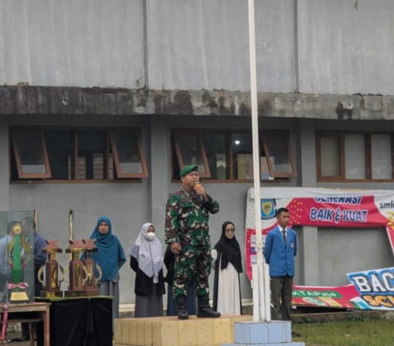 Tumbuhkan Disiplin Sejak Dini, Peltu Kosasih Danposramil Purabaya memberikan Motivasi.