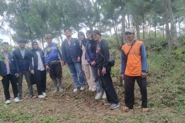 Mahasiswa IPB Kunjungi Petani Teh Sukabumi, Harga Pupuk dan Rendahnya Nilai Pucuk Jadi Sorotan WhatsApp Image 2025 09 29 at 12.30.47
